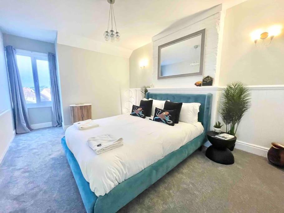 בורנמות' Coastline Retreats - Stunning Sea View Apartment, Netflix מראה חיצוני תמונה